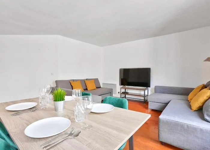 Quartier Republique Apartman *